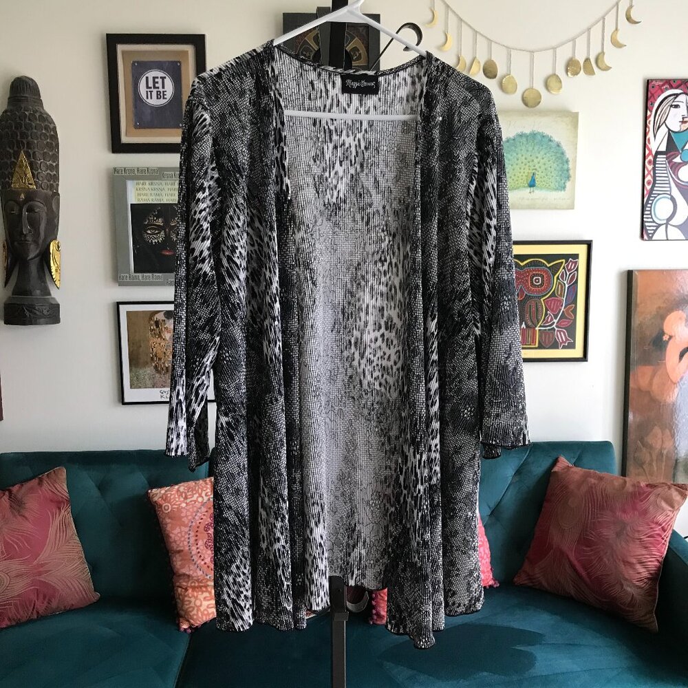 MAGGIE BARNES size 2X / 3X Gray Shimmery Floral Animal Print Open Crinkle Jacket